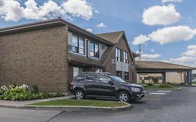 Comfort Inn Oshawa 2*